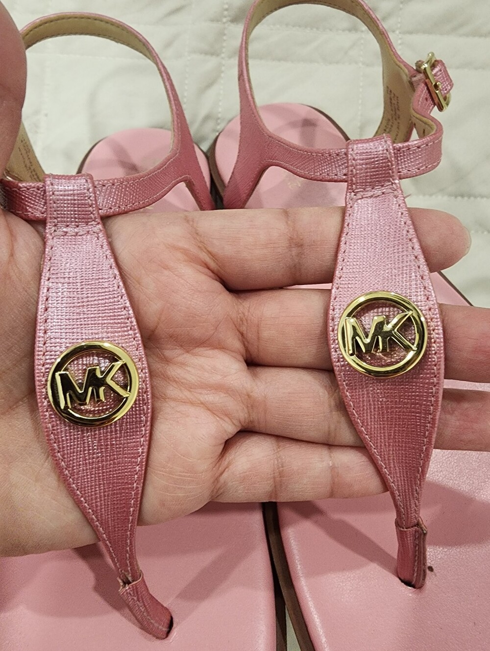 Michael Kors Mallory T-Strap Flat Sandals Pink Crosshatch Gold MK Medallion 8 - Picture 11 of 13